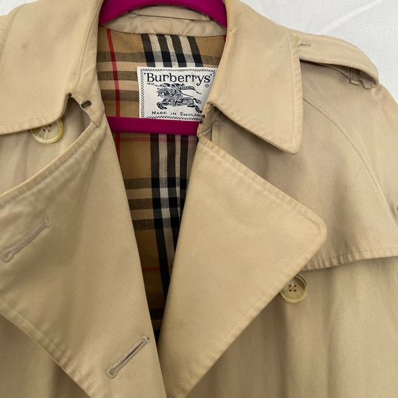 Vintage Burberry coat- just missing the belt